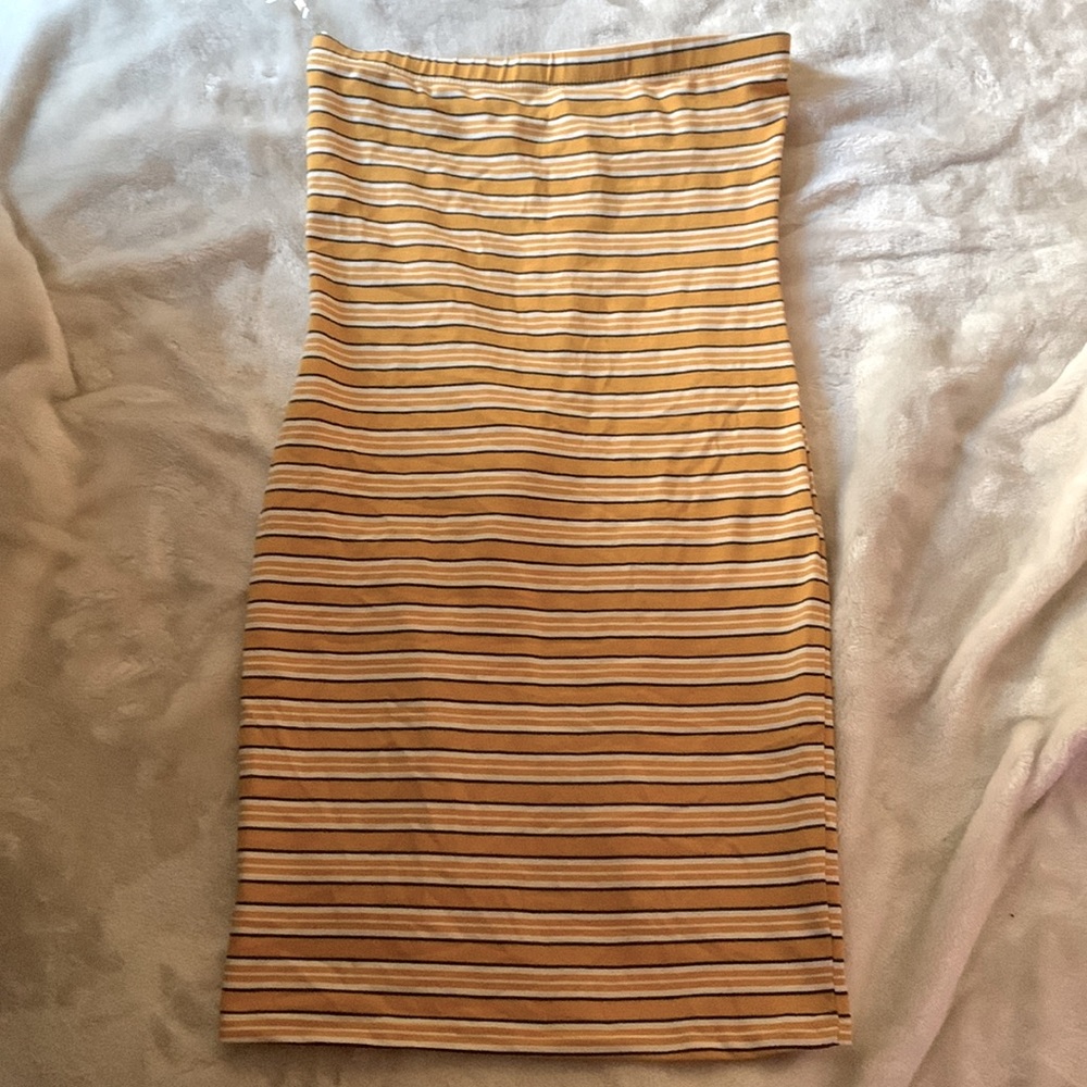 Strapless gold and yellow stripped dress. Size medium ♡︎